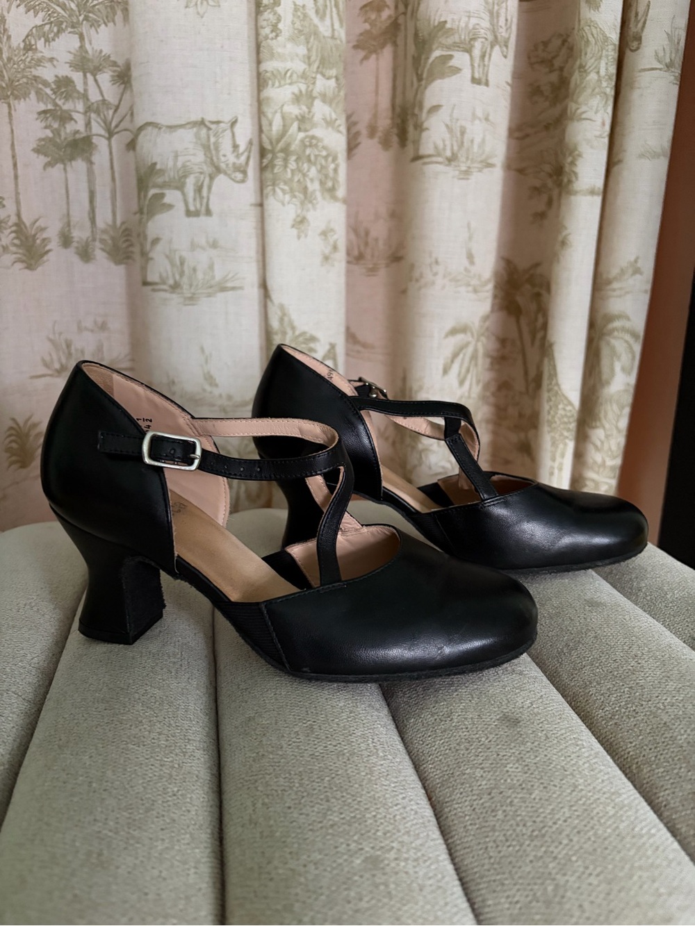 LaDuca Alexis 2.5 Character Soft Sole Shoes Black Dance Heels Size 34.5 5.5 6